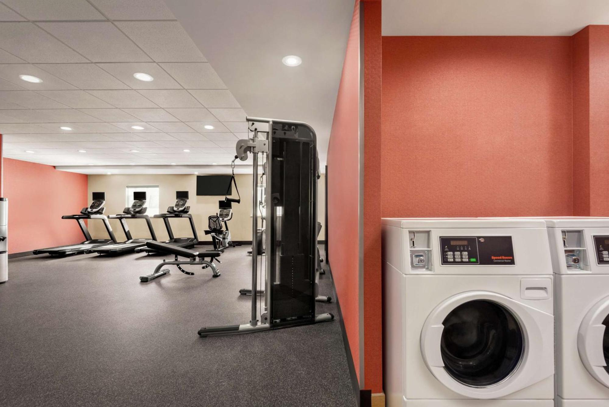 Home2 By Hilton Potomac Mills 3*